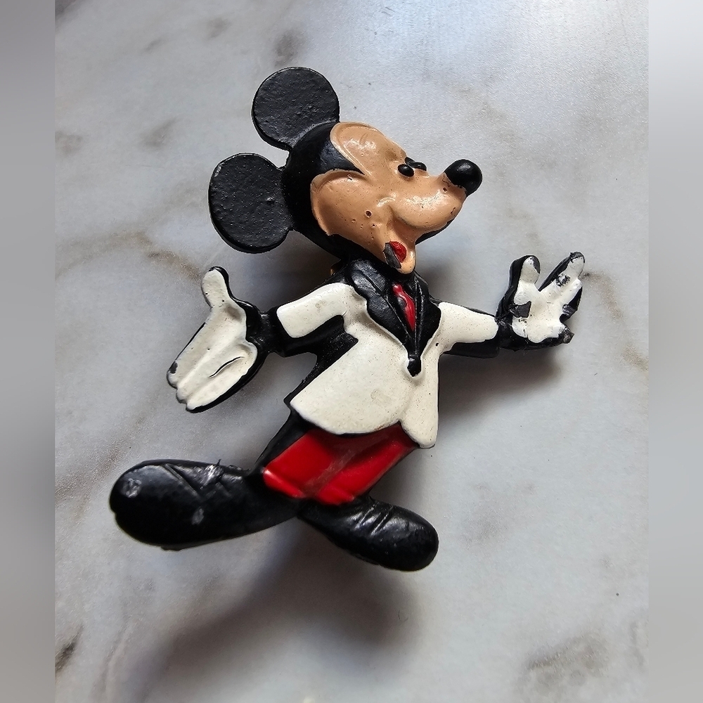 Vintage RARE DISNEY Mickey Mouse Figural Pin Brooch Walt Disney Producti…​